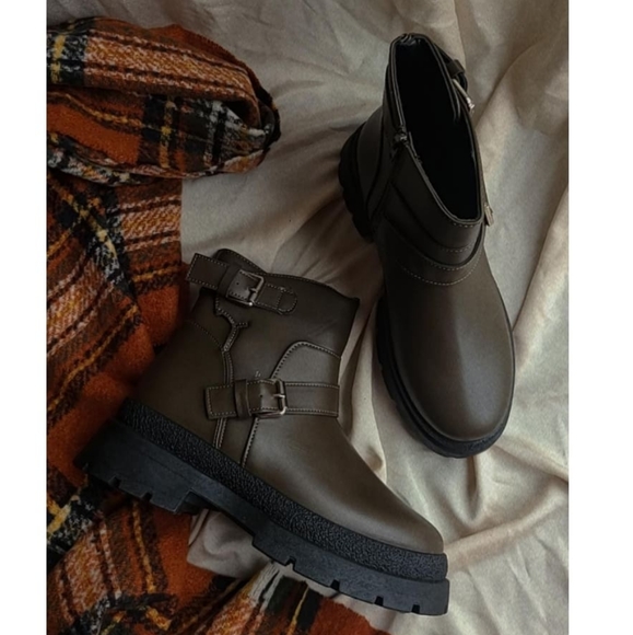 🚨FEW PAIRS LEFT// Dark Taupe Chunky boot - Picture 5 of 7